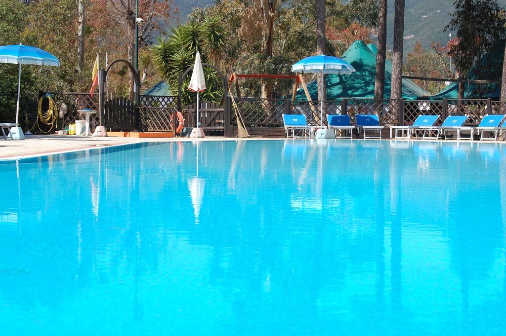 Camping Lacona กาโปลิเวรี ภายนอก รูปภาพ